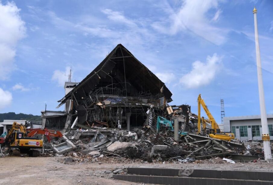 Kantor Gubernur Sulawesi Barat yang hancur akibat Gempa Bumi (Foto Lukas - Biro Pers Sekpres)