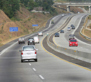 Infrastruktur Jalan Tol (Foto: Adang Sumarna)