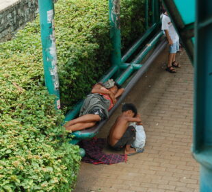 Gelandangan, ilustrasi Tunawisma (Foto: Adang Sumarna)