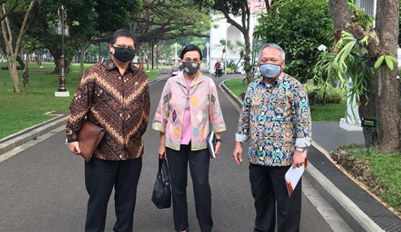Airlangga Hartarto, Sri Mulyani Indrawati, dan Basuki Hadimuljono (Foto: Instagram Sri Mulyani)