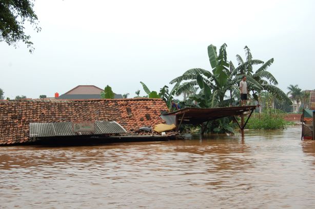 Banjir sebagai dampak perubahan iklim (Foto: Adang Sumarna)