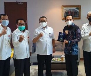Direktur Jenderal Perumahan Kementerian PUPR Khalawi Abdul Hamid saat menerima audiensi Walikota Prabumulih Ridho Yahya (Foto: Dok PUPR)