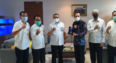 Direktur Jenderal Perumahan Kementerian PUPR Khalawi Abdul Hamid saat menerima audiensi Walikota Prabumulih Ridho Yahya (Foto: Dok PUPR)