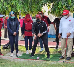 Walikota Tangerang Selatan Airin Rachmi Diany bersama dengan Dirjen Perumahan Khalawi Abdul Hamid saat Peresmian Lapangan Gateball di Pamulang (Foto: ADH)