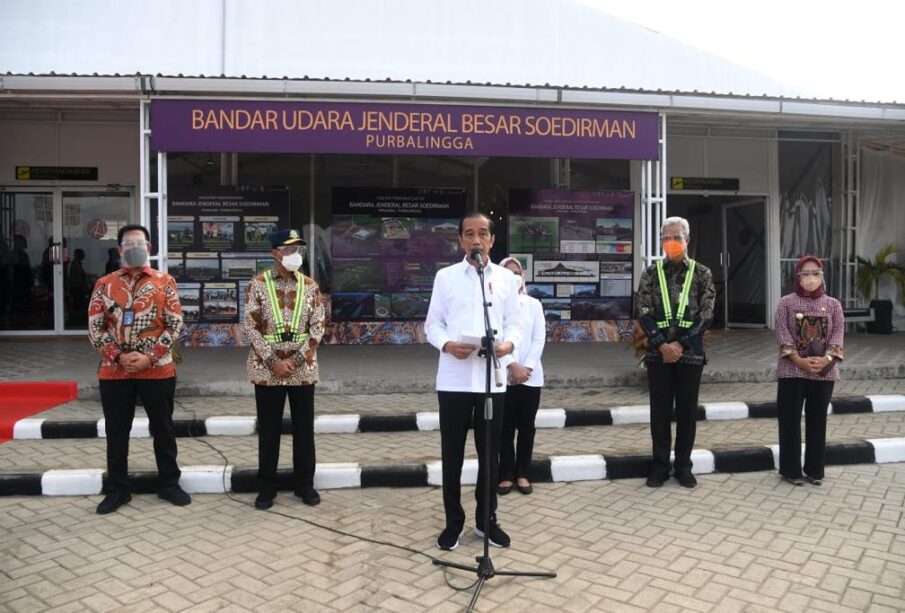 Presiden Joko Widodo saat meninjau Bandara Jendral Besar Soedirman (Foto: Lukas - Biro Pers Sekretariat Presiden)