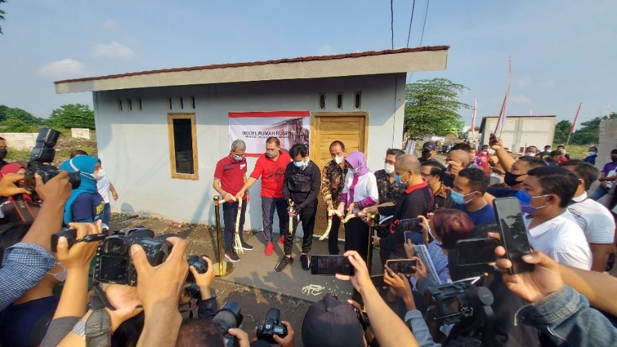 Peresmian Model Rumah RUSPIN bagi warga Kawasan Semanggi oleh Walikota Surakarta (Foto: Nawasis.org)