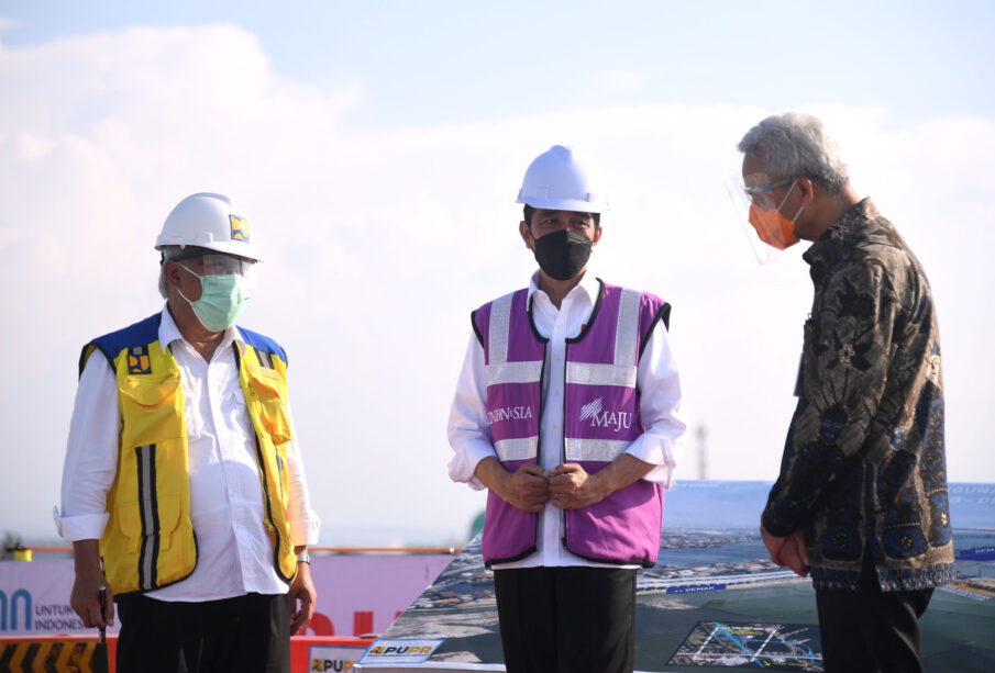 Presiden Joko Widodo bersama Menteri PUPR dan Gubernur Jawa Tengah (Foto: Lukas)