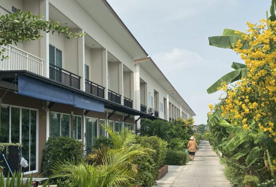 Rumah yang dibangun melalui program Baan Mankong di distrik Sai Mai, Kota Bangkok (Foto: Rina Chandran, Thomson Reuters Foundation)