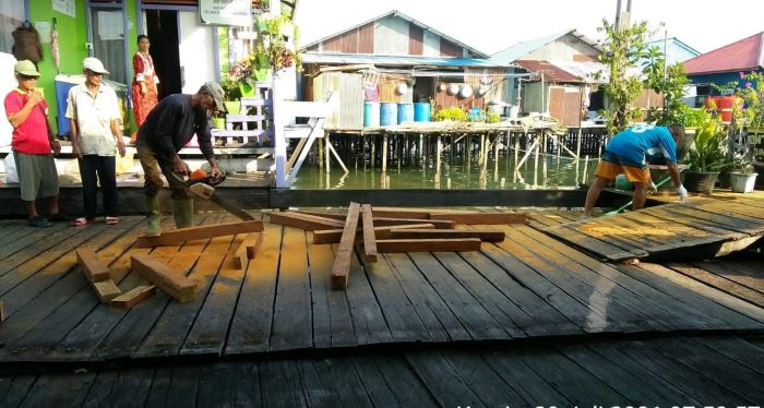 Proses pengerjaan program Padat Karya Tunai Kota Tanpa Kumuh (Foto: Istimewa)