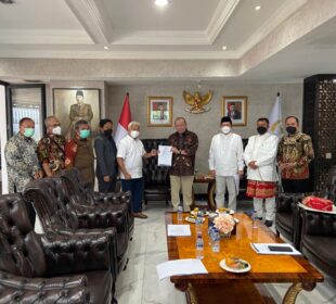 Ikatan Ahli Perencanaan (IAP) dengan Ketua DPD RI La Nyalla Mahmud Mattalitti (Foto: Istimewa) Pengelolaan SDA