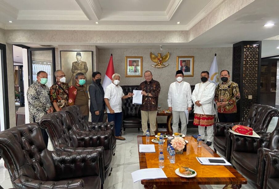 Ikatan Ahli Perencanaan (IAP) dengan Ketua DPD RI La Nyalla Mahmud Mattalitti (Foto: Istimewa) Pengelolaan SDA