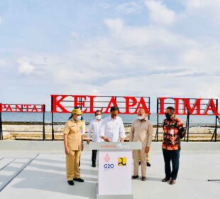 Presiden Jokowi meresmikan penataan kawasan Kota Kupang