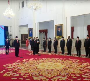 Jokowi Reshuffel Menteri