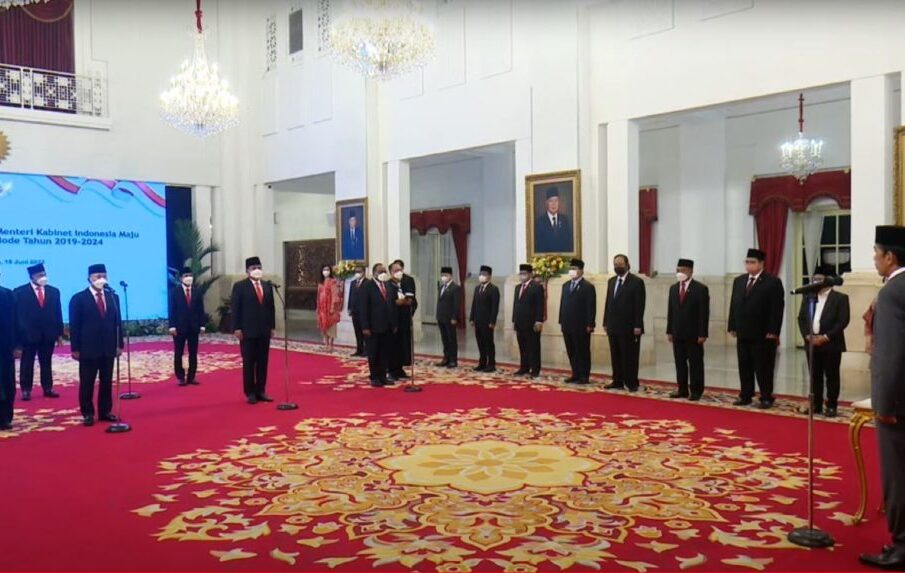 Jokowi Reshuffel Menteri