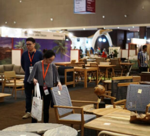 industri furnitur