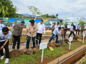 Menteri PKP menanam pohon