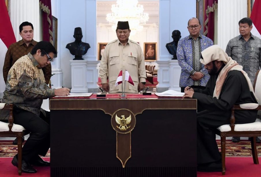 Prabowo Subianto menyaksikan penandatanganan MoU antara Menteri PKP bersama investor Qatar
