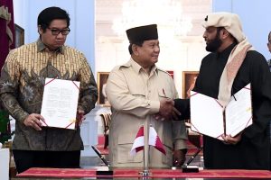 Presiden Prabowo Subianto bersama Menteri PKP dan investor Qatar