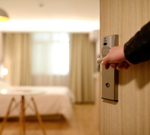Pemprov DKI Jakarta berikan diskon pajak hotel dan restoran.